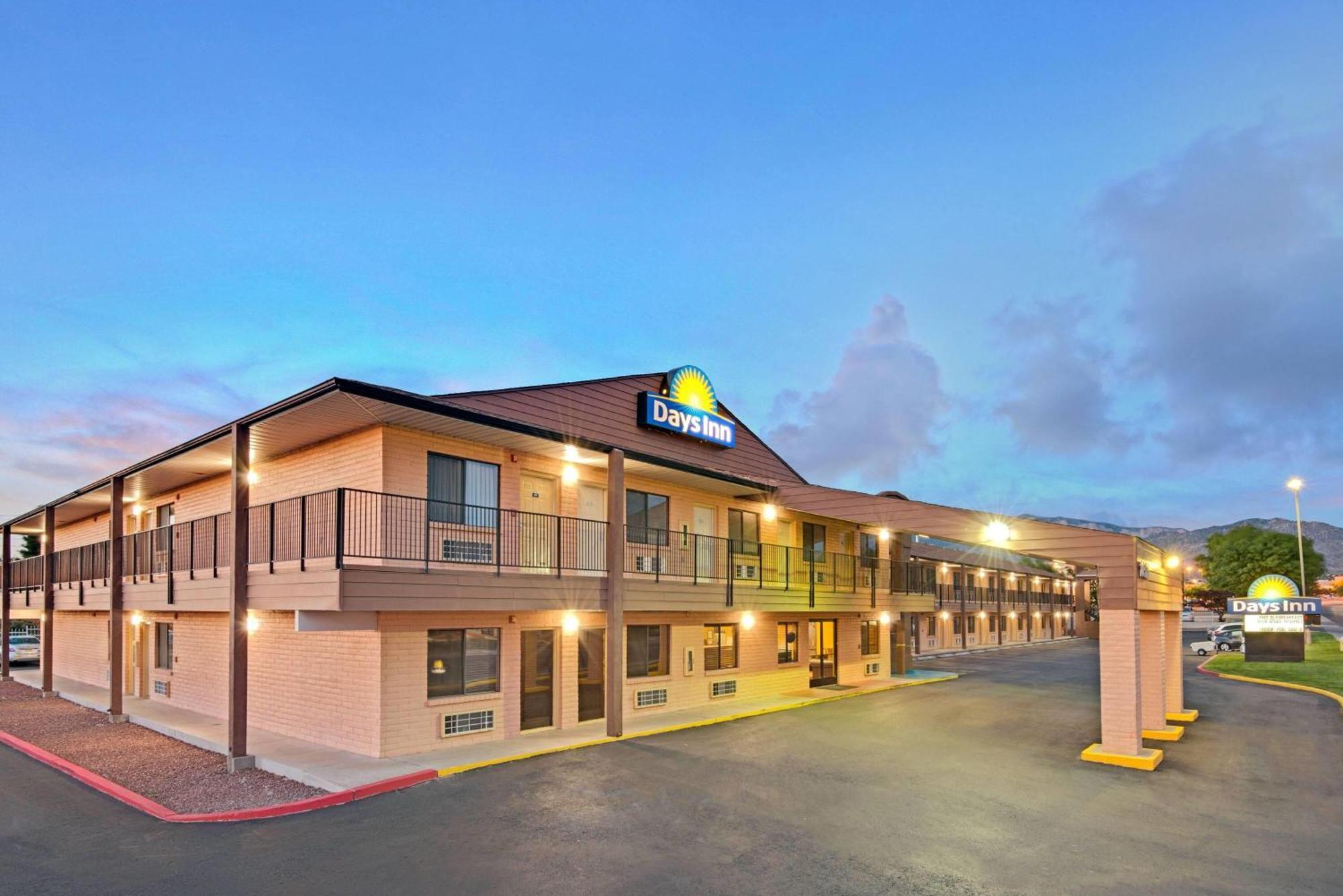 10 Top-Rated Airport Hotels Close to Jonson Gallery