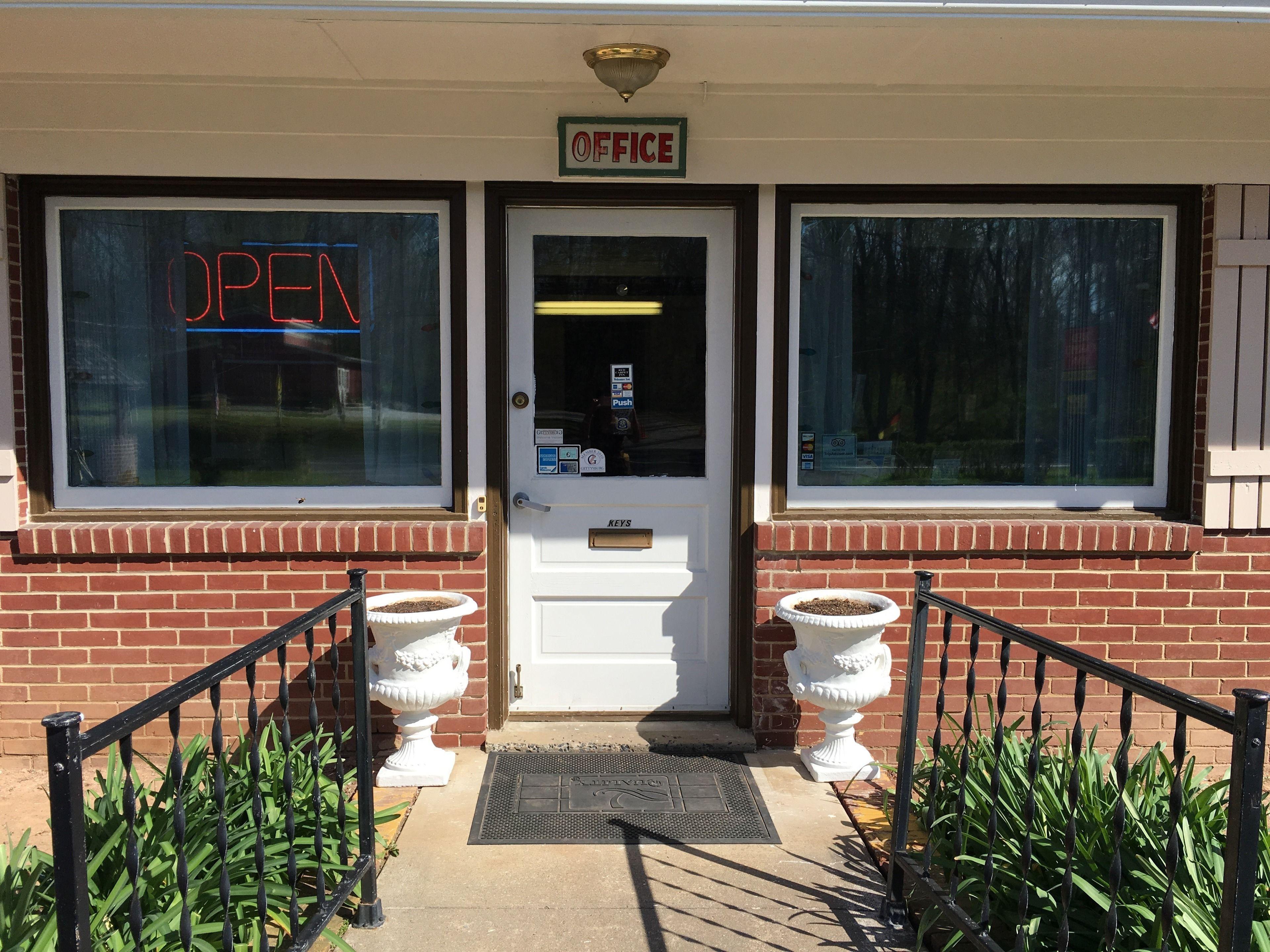 Where to Stay Near Outlet Shoppes at Gettysburg: 2 Best Budget Hotels