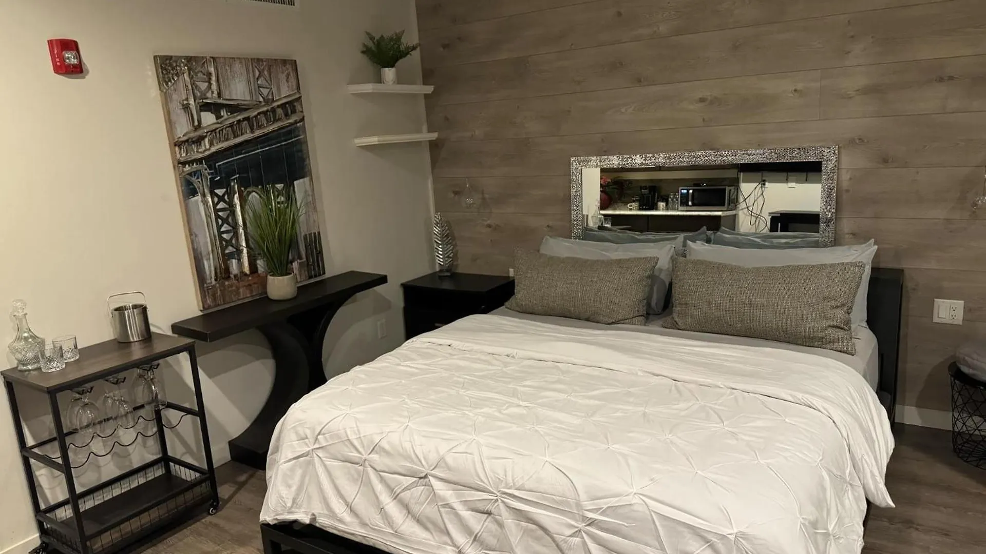 Staying in Hudson Valley: 7 Couple Hotels Compared