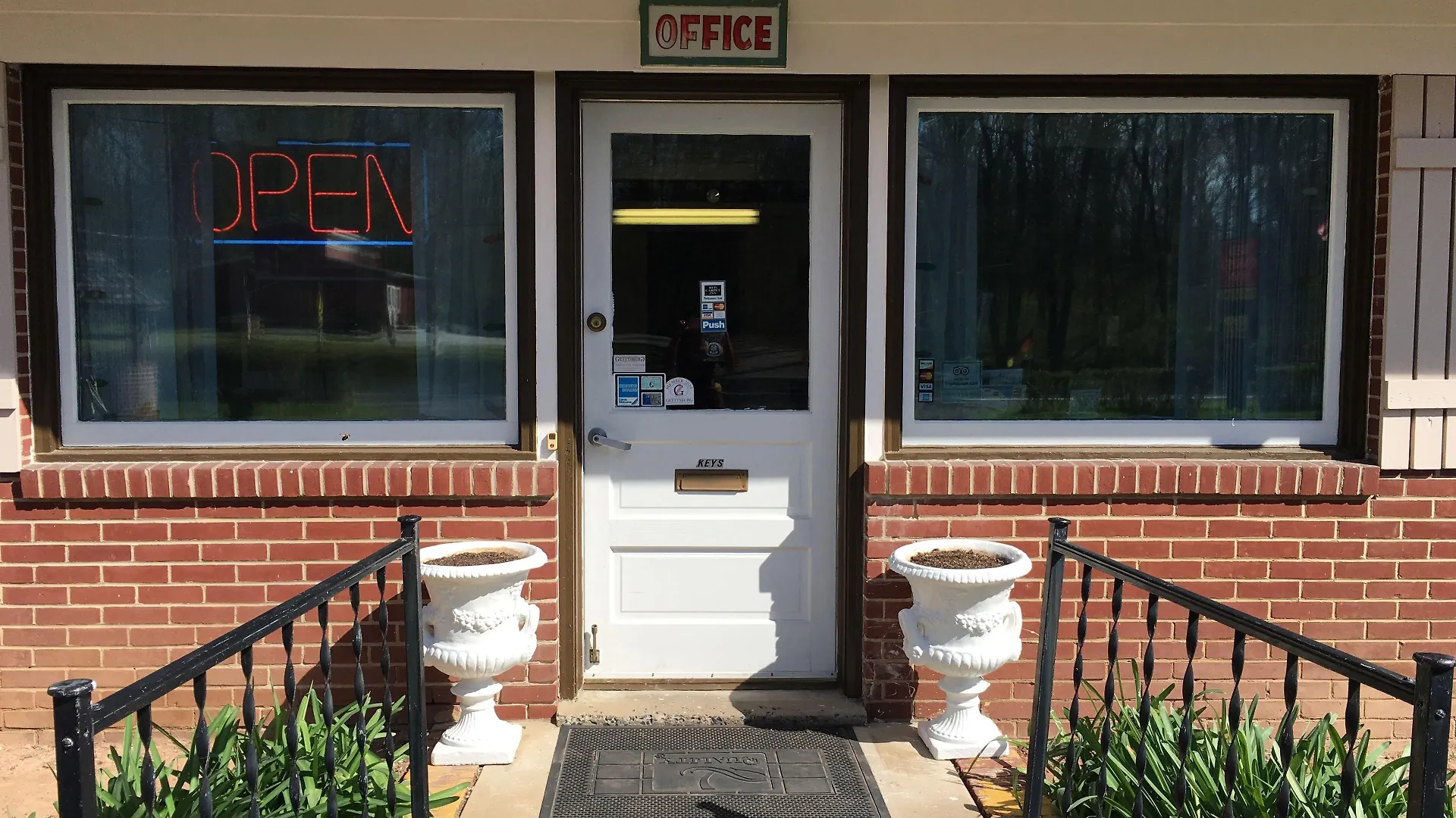 Where to Stay Near Outlet Shoppes at Gettysburg: 2 Best Budget Hotels